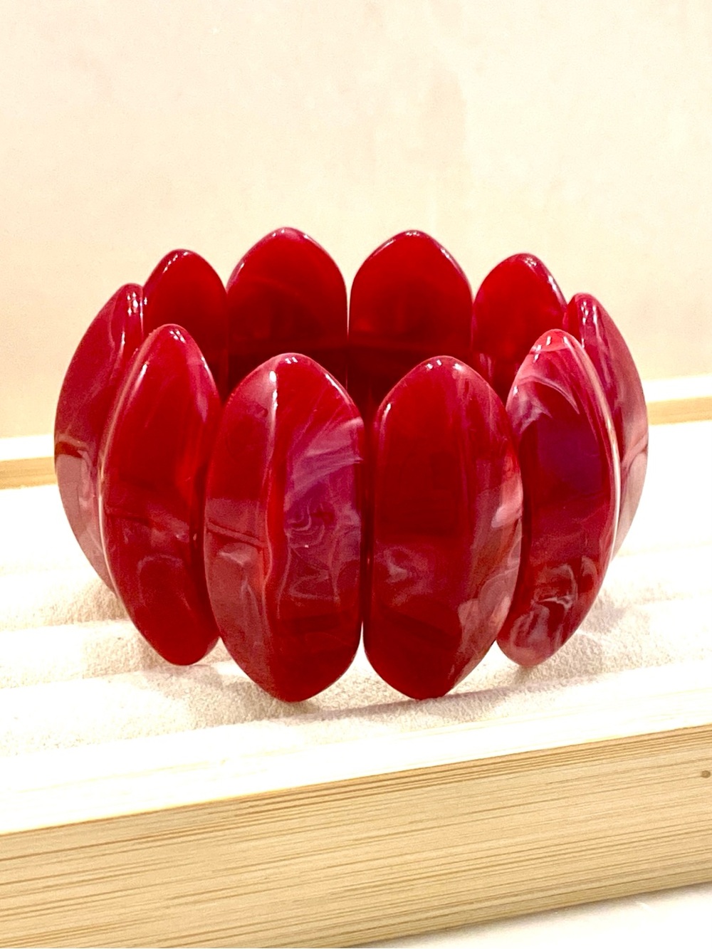 Retro Chunky Marbled Red Acrylic Stretch Bracelet Petal Segmented Statement